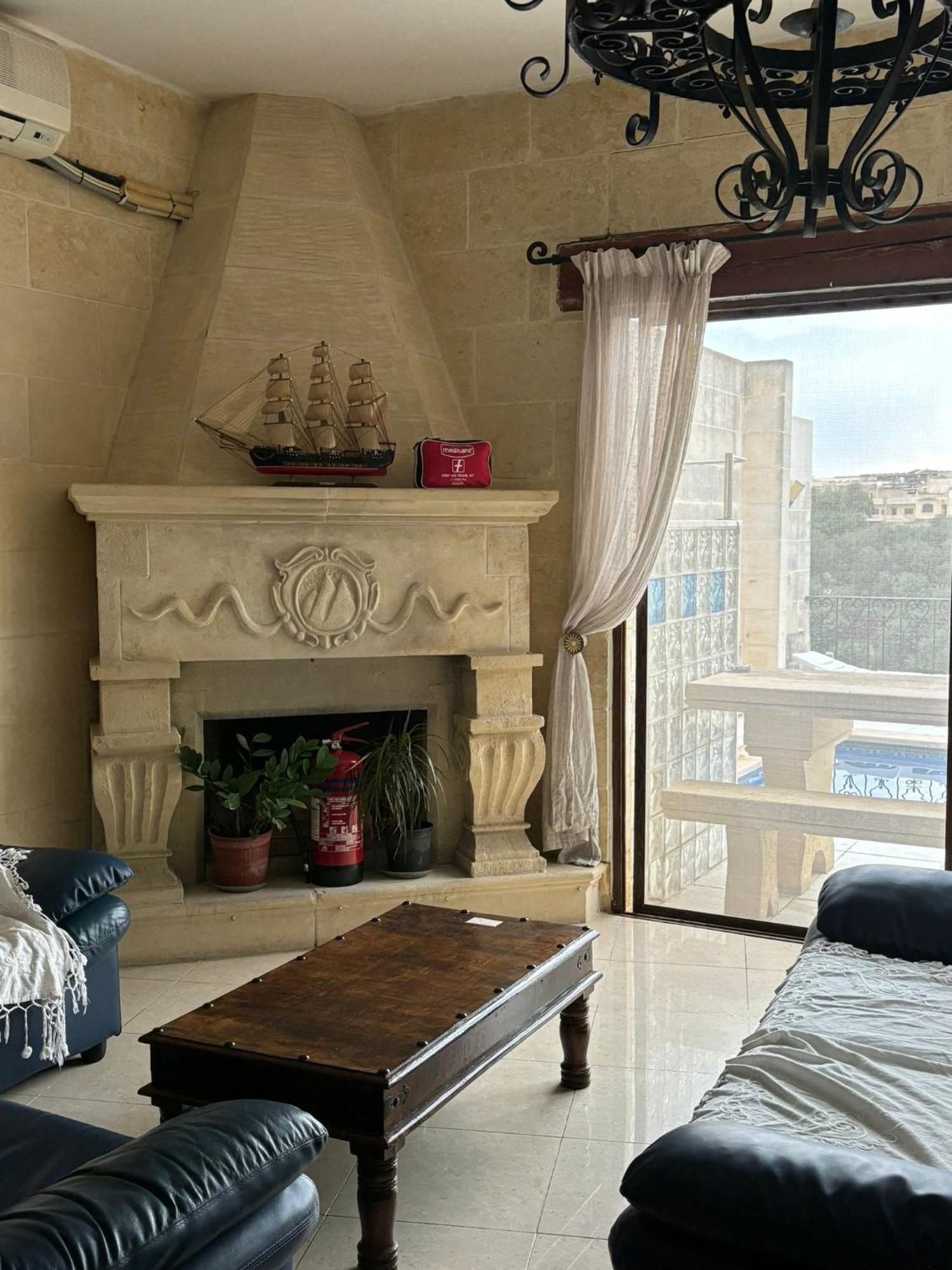 Gozo Island Escape Sleeps 4 With Private Bathroom Ghajn il-Kbira  Buitenkant foto