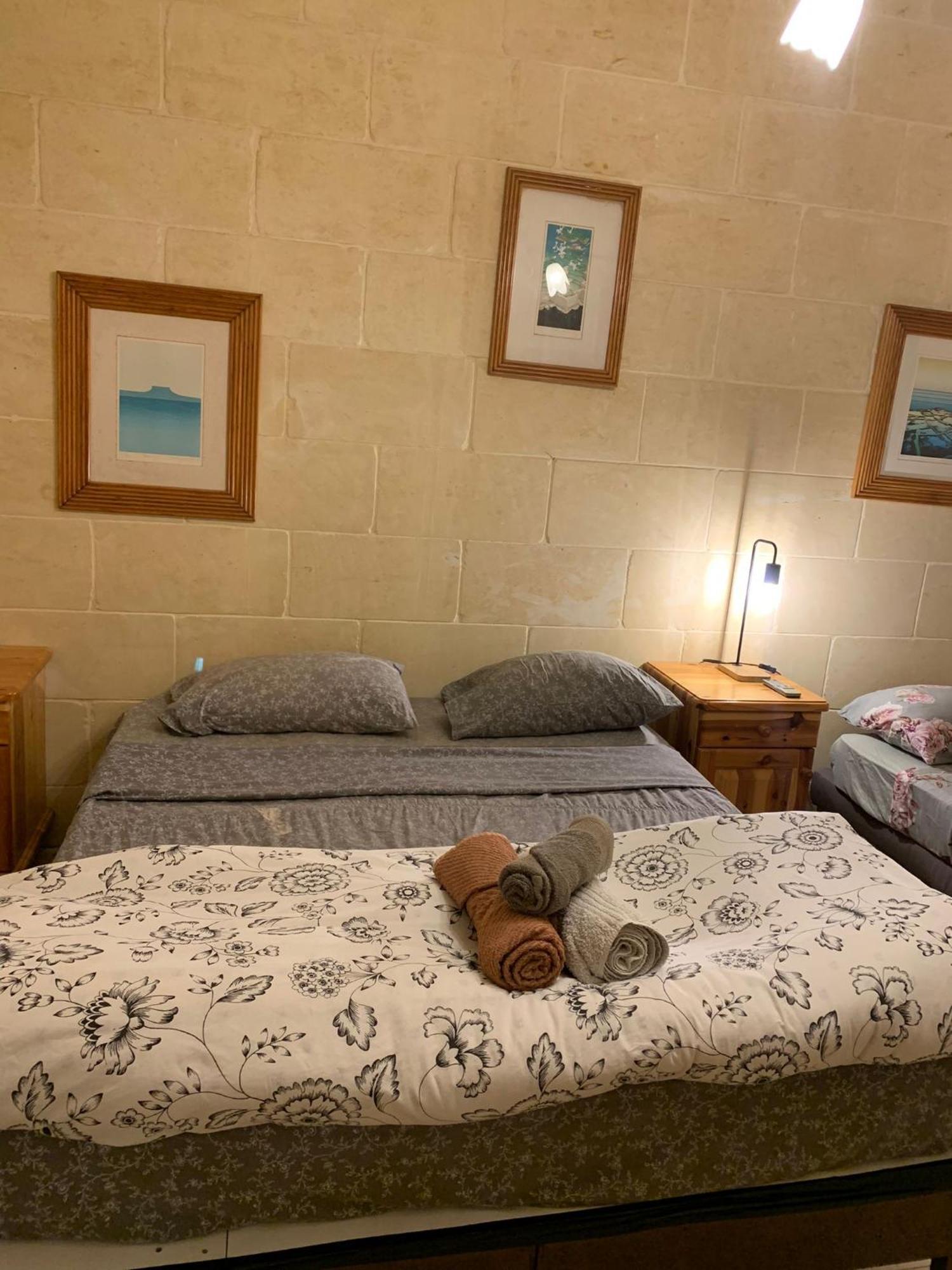 Gozo Island Escape Sleeps 4 With Private Bathroom Ghajn il-Kbira  Buitenkant foto