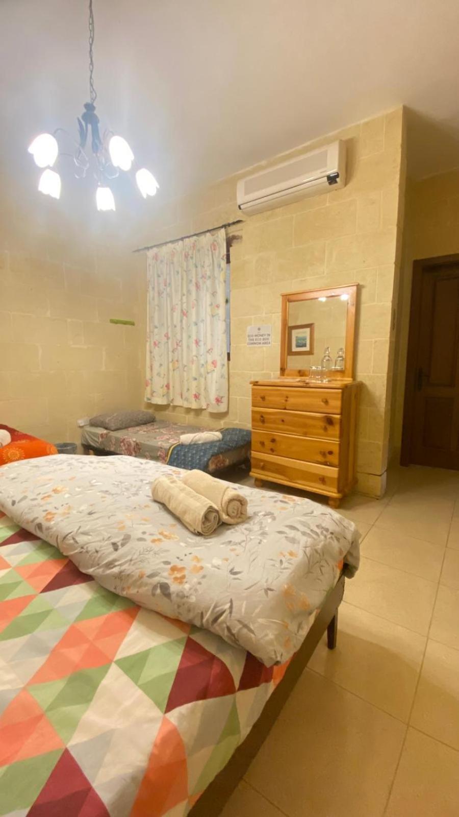 Gozo Island Escape Sleeps 4 With Private Bathroom Ghajn il-Kbira  Buitenkant foto